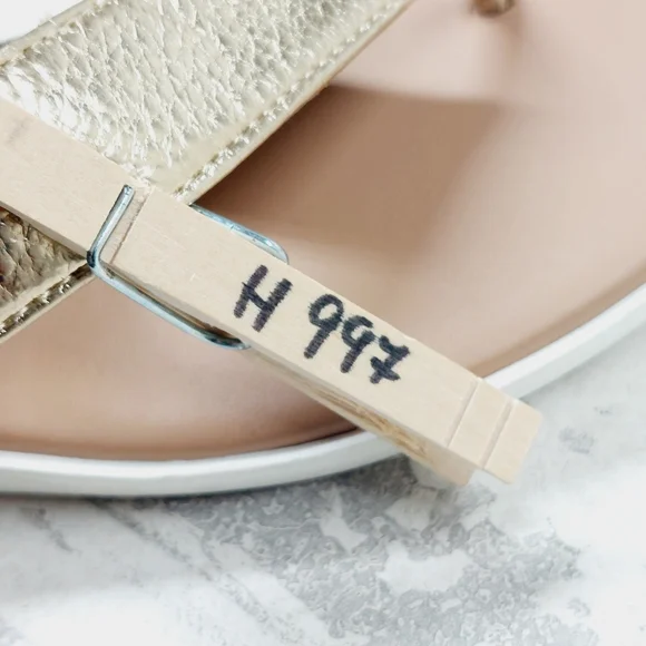 New Aerosoles Isha Gold Wedge Slip On Thong Sandal H997 - Picture 12 of 12